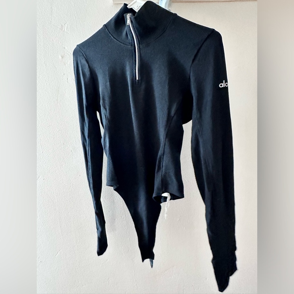 Alo Bodysuit long sleeve 
quarter zip, ribber material, snap closure
Size L